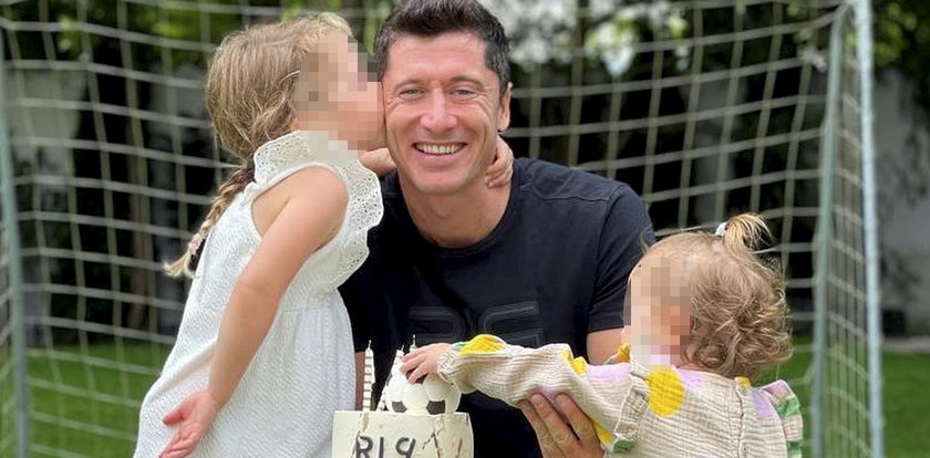 Robert Lewandowski rozczula na zdjęciu z córeczkami. Internauci rozpływają się nad rodzinką