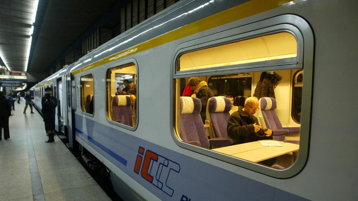 W sylwestra i Nowy Rok PKP Intercity uruchomi więcej pociągów do Zakopanego - poinformował w czwartek prezes spółki Janusz Malinowski. W tym czasie PKP Intercity uruchomi 28 dodatkowych pociągów, a do 80 doczepi więcej wagonów.