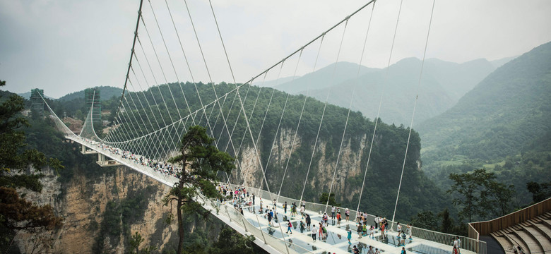 W Chinach zamknięto 32 szklane mosty i platformy widokowe. Mogą być niebezpieczne