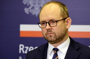 Przydacz: Karencja na zakaz importu rosyjskiej ropy powinien być maksymalnie skrócony