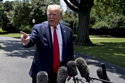 Trump stanie przed sądem. Jego radykalni zwolennicy szykują się do "totalnej wojny"