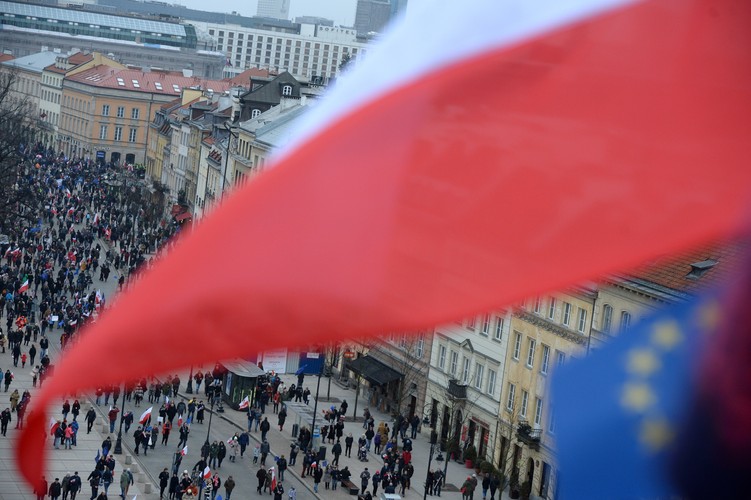 Natomiast wiceprzewodniczący PO i były minister sprawiedliwości Borys Budka zachęcał do pisania wiadomości do rządu z apelem o opublikowanie wyroku Trybunału Konstytucyjnego z 9 marca w sprawie noweli ustawy o TK. 