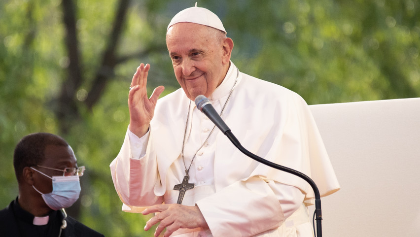 Így még sosem látta Ferenc pápát: nem semmi, mit vett fel az egyházfő – fotó