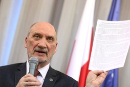 Antoni Macierewicz i raport techniczny podkomisji badającej katastrofę smoleńską