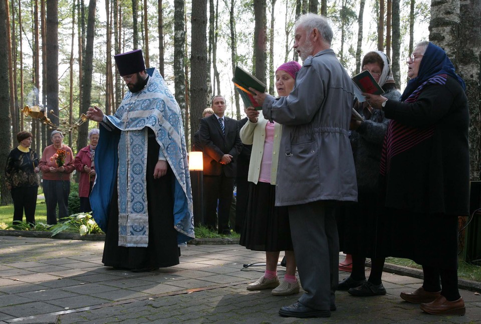 ROSJA MIEDNOJE CMENTARZ ROSYJSKI UROCZYSTOŚCI