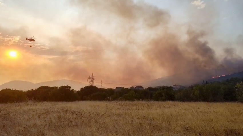 Helikopteri iz srbije gase pozare.jpg