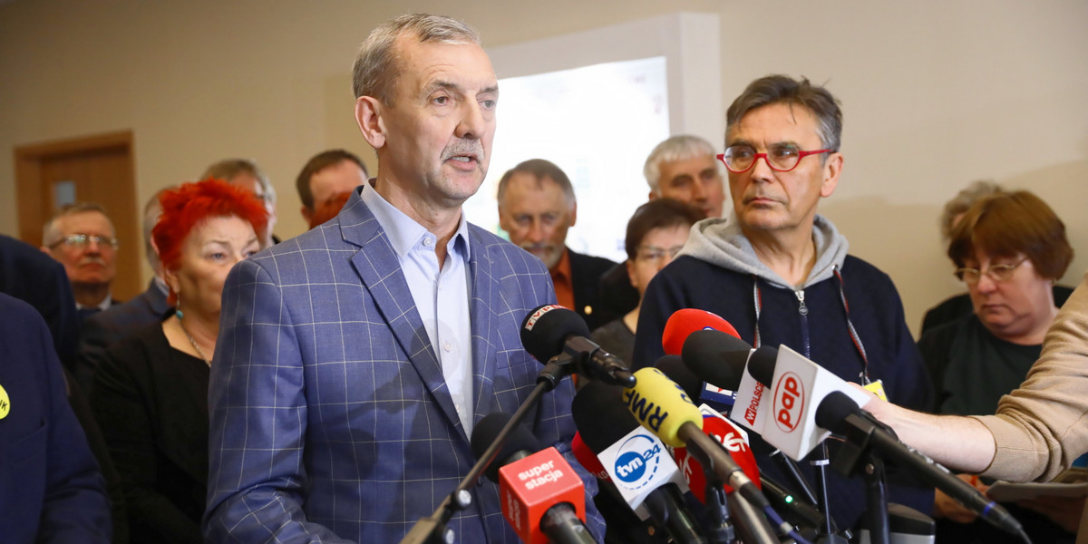 Prezes ZNP Sławomir Broniarz poinformował, że prezydium związku postanowiło kontynuować strajk nauczycieli. ZNP wystąpi również do premiera o natychmiastowe podjęcie rozmów z udziałem mediatora.