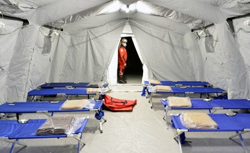 Koronavírus: annyi a fertőzött, hogy újra szükség van a tábori kórházakra Olaszországban