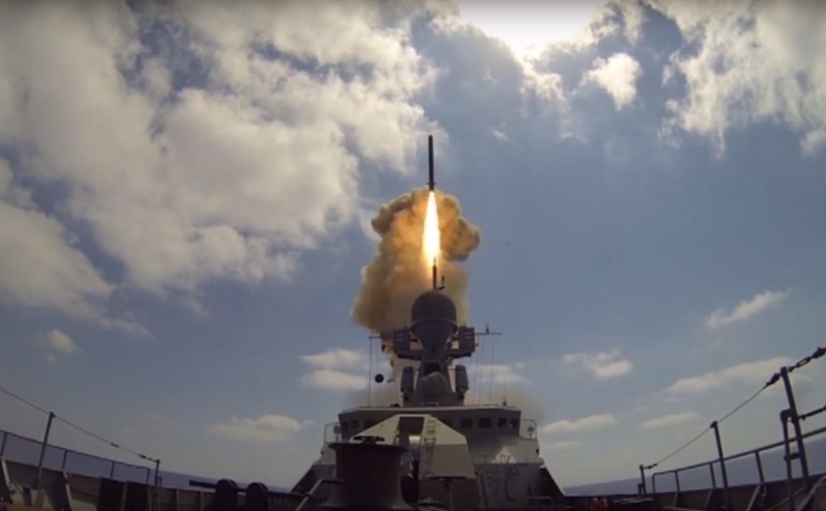 Odpalenie pocisków manewrujących z rosyjskiego okrętu