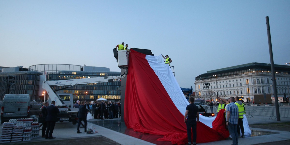 Do pomnika smoleńskiego dojdą kolejne elementy