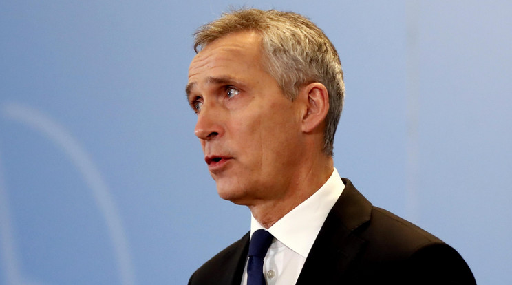 Jens Stoltenberg NATO-főtitkár szerint a védelmi szövetségnek fokoznia kell a fegyverszállításokat/Fotó: MTI/EPA/Robert Ghement