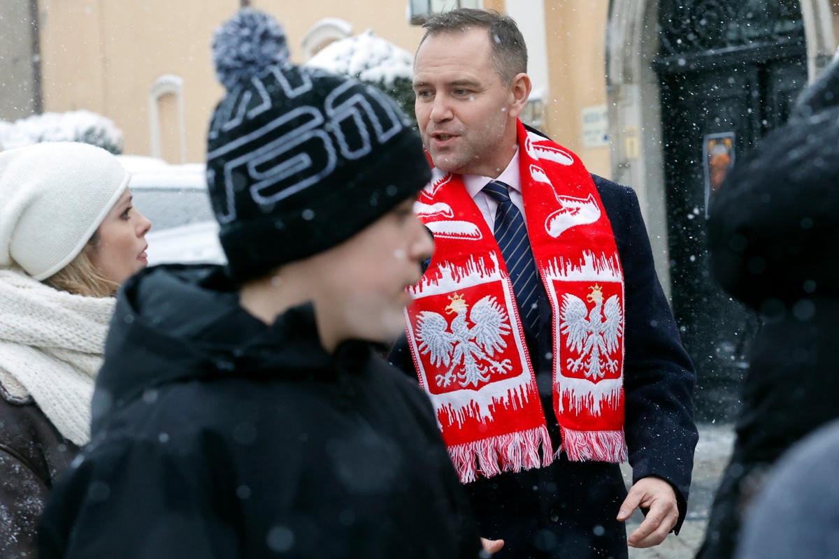 Kandydat Komitetu Obywatelskiego w wyborach na prezydenta RP, popierany przez Prawo i Sprawiedliwość, prezes Instytutu Pamięci Narodowej Karol Nawrocki z uczestnikami XVII Patriotycznej Pielgrzymki Kibiców na Jasną Górę w Częstochowie