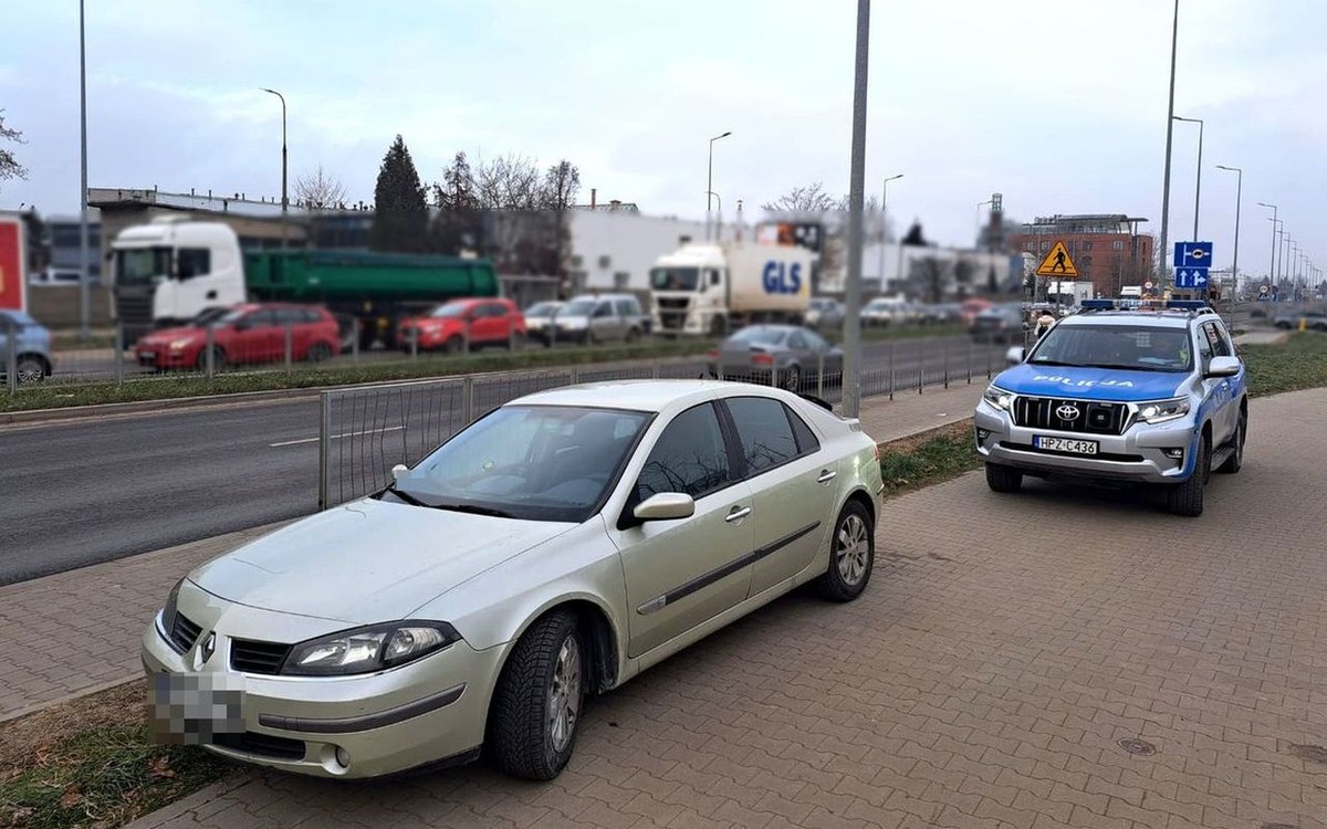 Wydmuchał niemal trzy promile, więc myślał, że pięć "stówek" załatwi sprawę. Bardzo się mylił