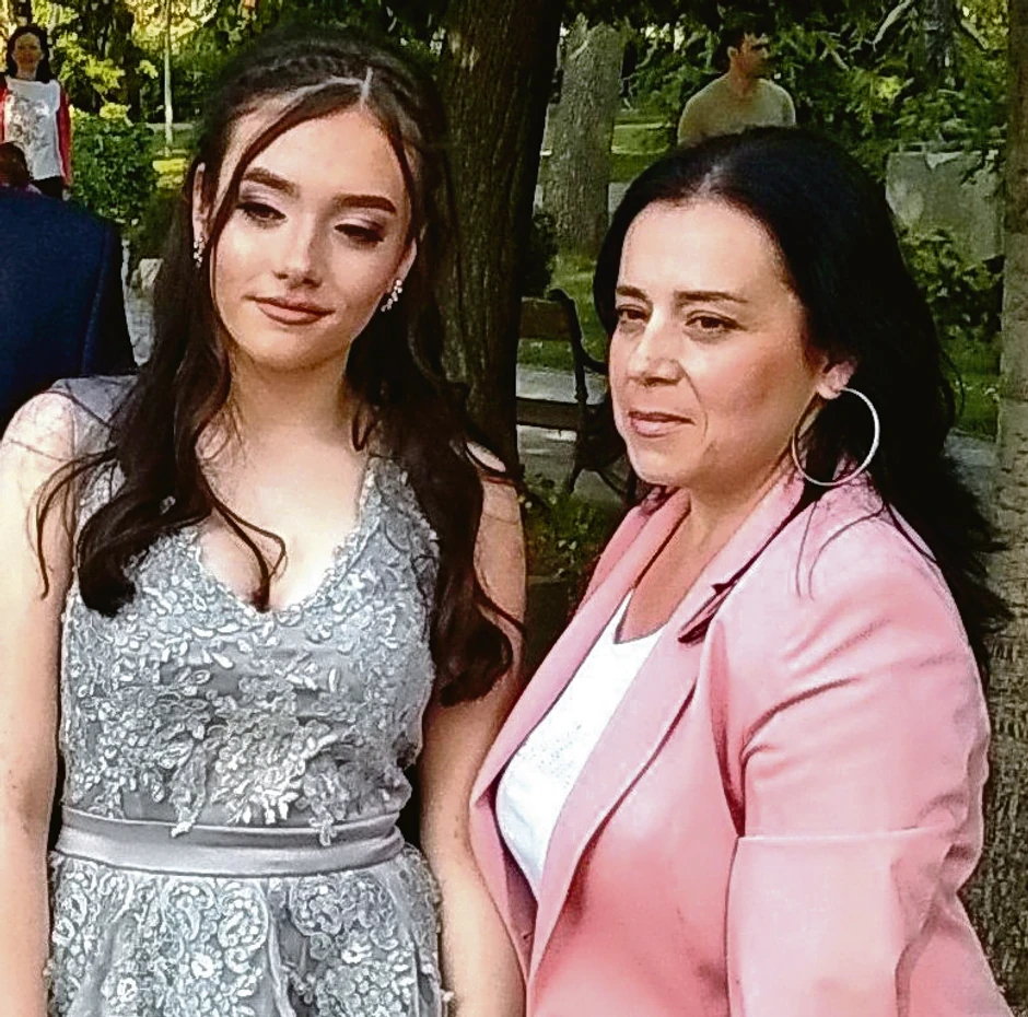 Biljana Živić iz Niša sa svojom ćerkom maturantkinjom Ninom