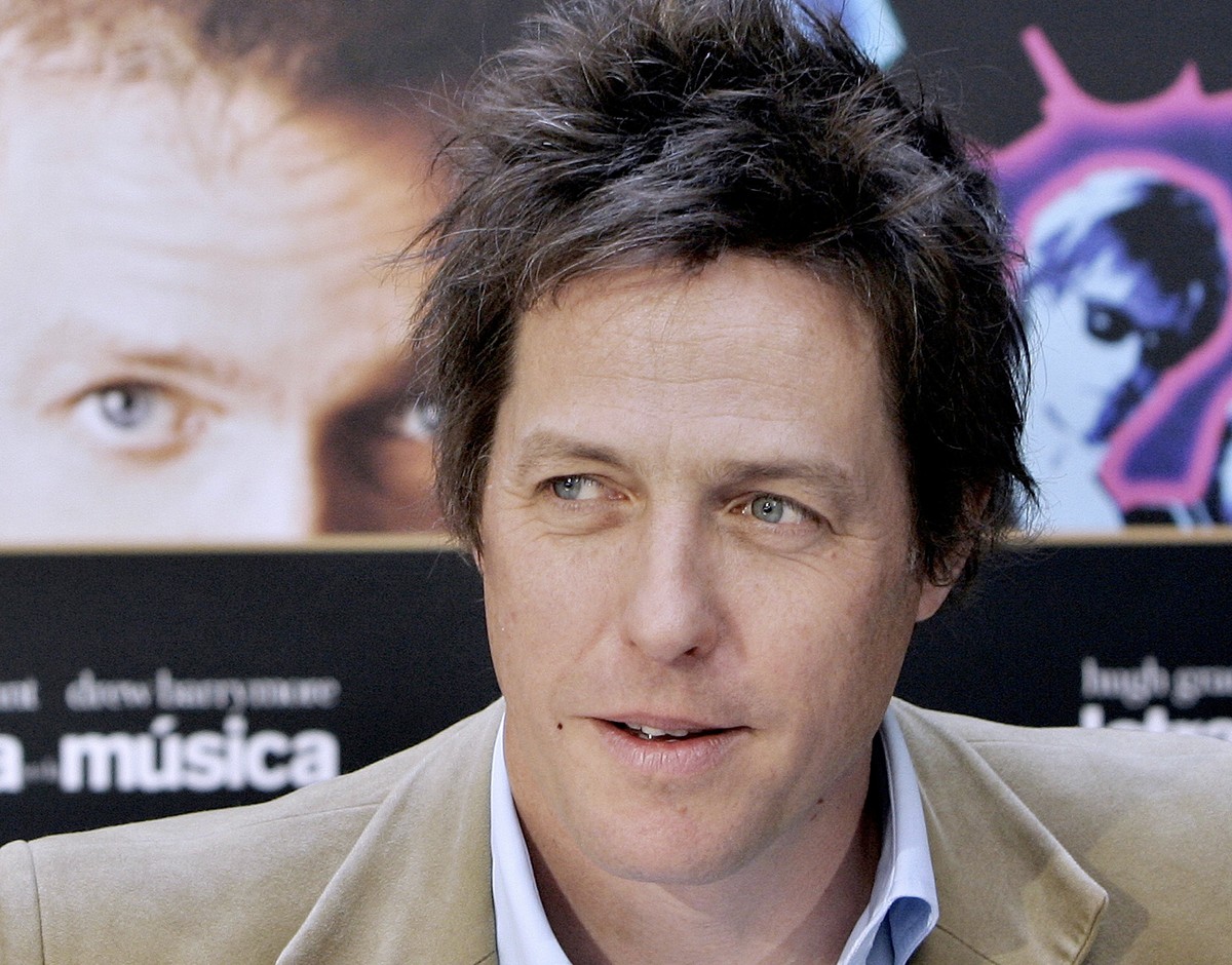 Hugh Grant szmuglował... dywany