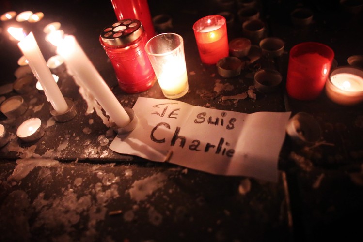 Hołd dla ofiar ataku na redakcję tygodnika 'Charlie Hebdo'