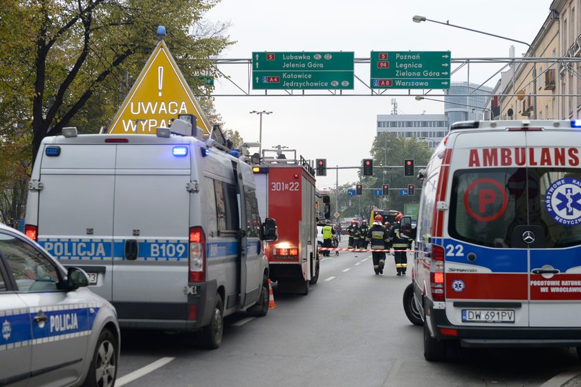 Wypadek autobusu MPK linii 133 na ul. Powstańców Śląskich we Wrocławiu