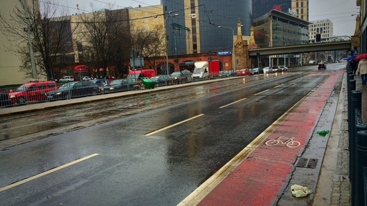 Nowy pas rowerowy, śluza oraz przejazd powstały przy okazji budowy przejścia dla pieszych, które ma połączyć obie części ulicy Bogusławskiego. Ustawiona została sygnalizacja świetlna i na dniach przejście zostanie oddane do użytku mieszkańcom. Dużo zmieni się również dla rowerzystów.