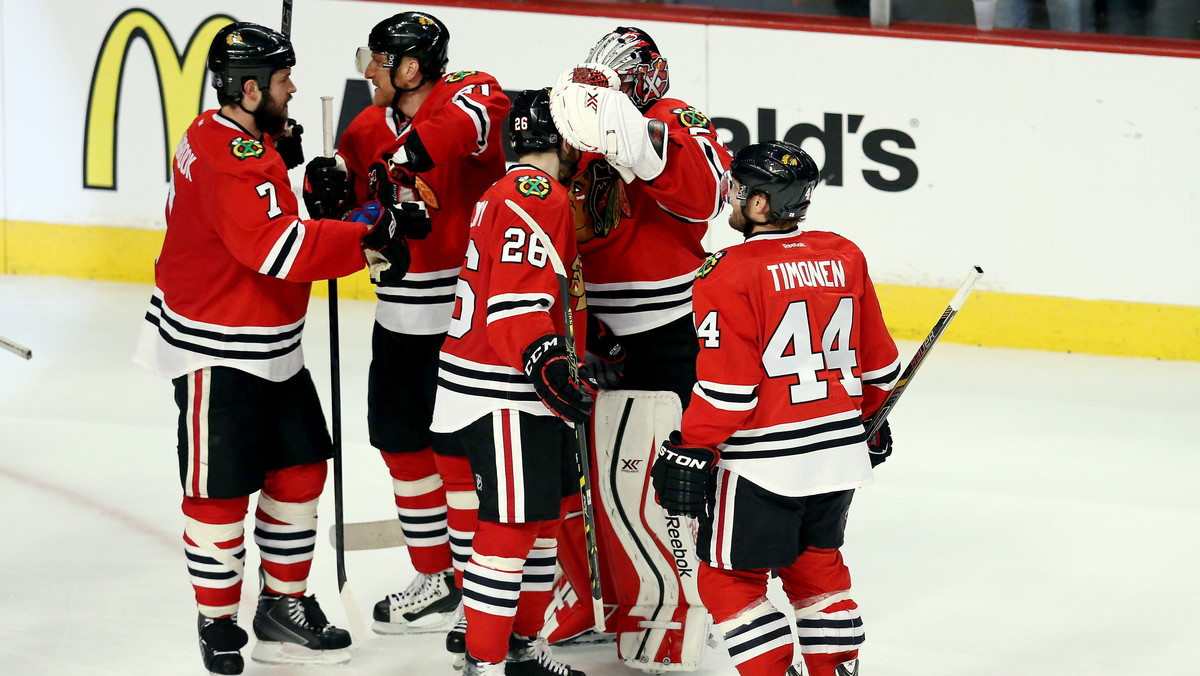 Chicago Blackhawks wytrzymali presję i wygrali w szóstym meczu z St. Louis Blues 6:3. Mimo, że Czarnym Jastrzębiom od dwóch meczów groziła eliminacja, obrońcy mistrzowskiego tytułu doprowadzili do wyrównania w serii 3-3 i decydującego o wszystkim siódmego starcia.