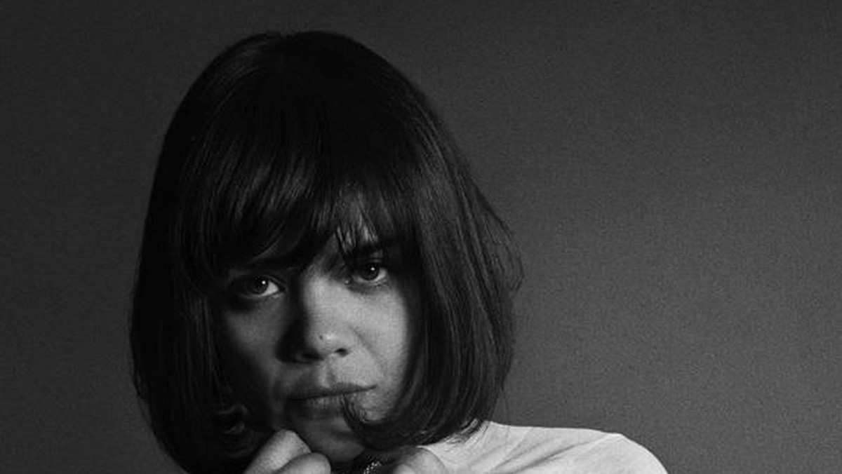 Wydając nowy album "The Haunted Man", Bat For Lashes zamieściła materiał także w sieci.