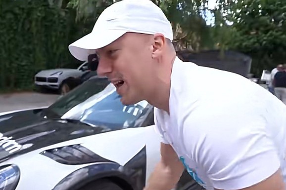 BAKI PRASETU OŠTETILI AUTO  OD 700. 000 EVRA Jutjuber se hitno oglasio: "Bio je bez greške, a onda sam ga tu poslao"