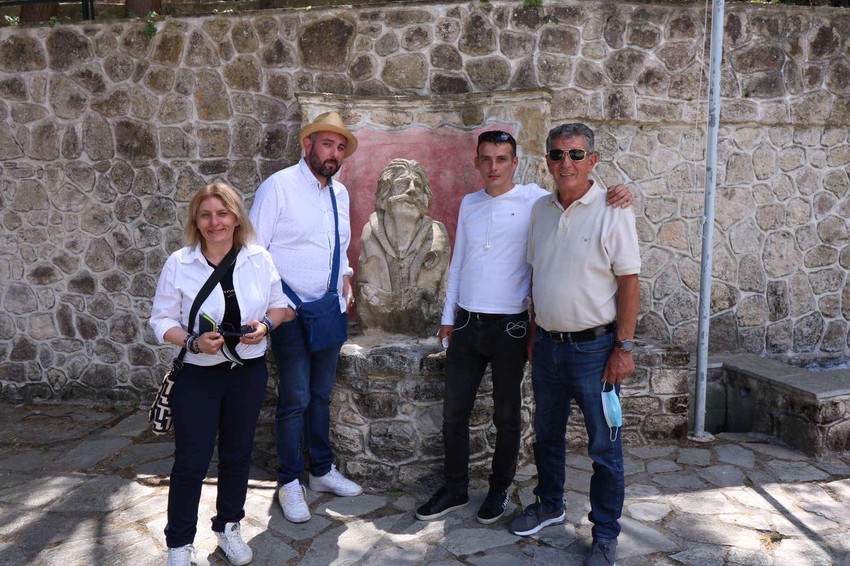 Kosta i novinari iz Srbije