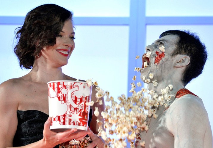 Milla Jovovich i zombie