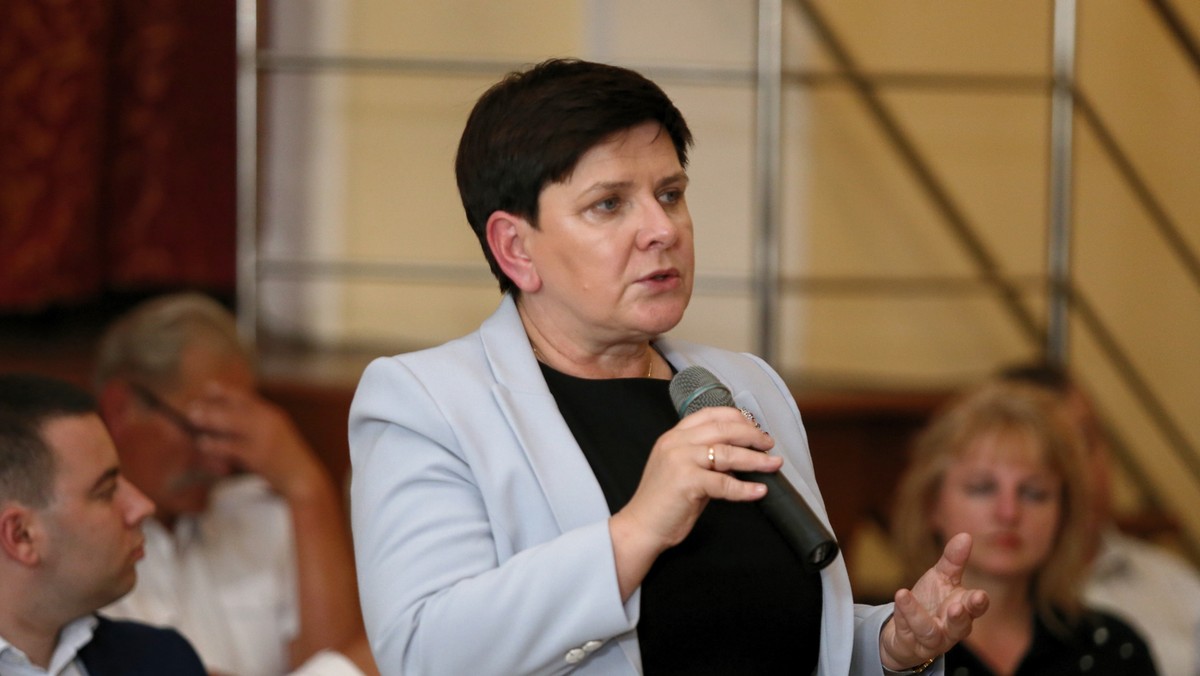 Beata Szydło uczestniczyła wczoraj w spotkaniu z mieszkańcami Będzina (woj. Śląskie). Podczas wydarzenia z sali padły pytania o pomoc dla niepełnosprawnych. - Dlaczego nie chcecie na nas spojrzeć? - pytała byłą premier matka upośledzonej córki - informuje TVN 24.