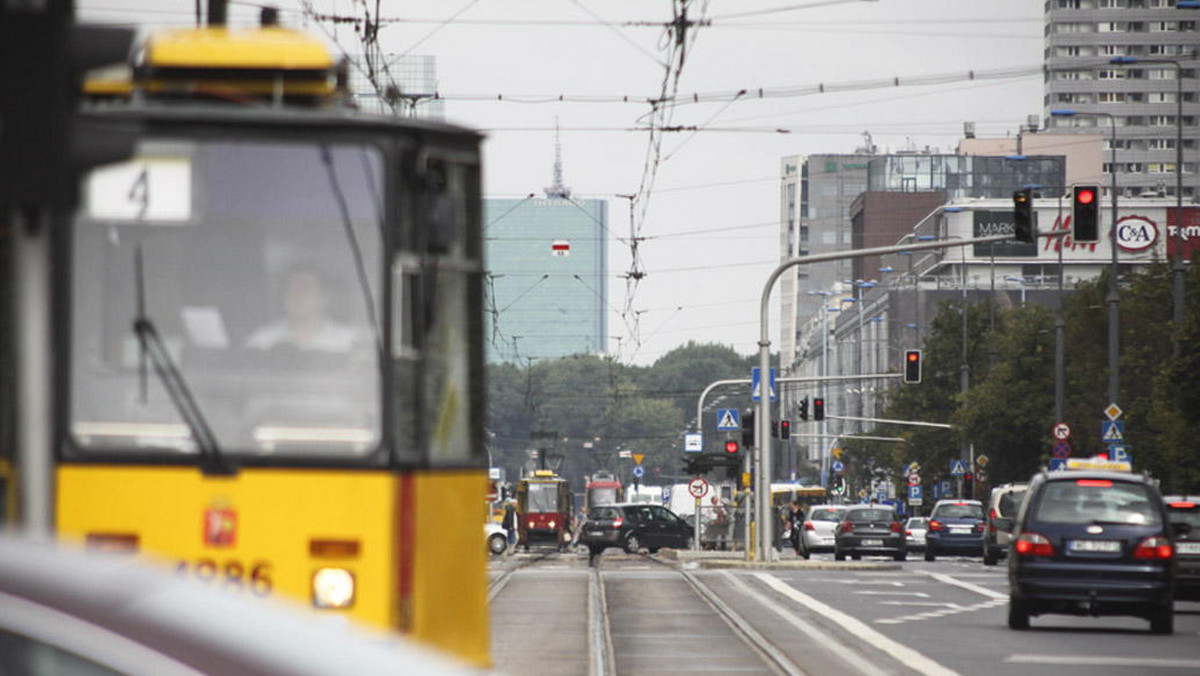 Gdyby uwzględnić dane z 2013 r., Polska przesunęłaby się do góry w rankingu transportowym - przyznał w piątek szef dyrekcji generalnej KE ds. transportu Matthias Ruete. "W Polsce rozwój infrastruktury jest niezwykle imponujący" - stwierdził. W zestawieniu KE z 10 kwietnia, Polska zajęła ostatnią pozycję wraz z Grecją i Bułgarią.