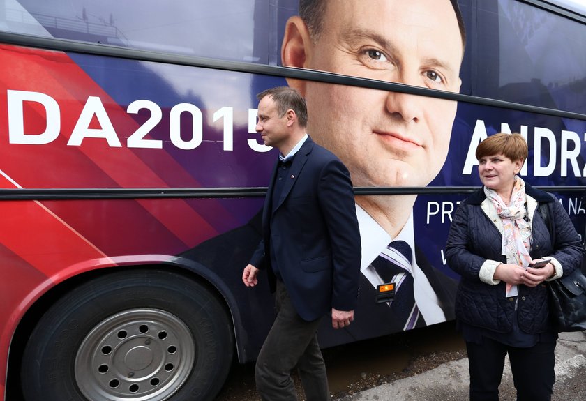 Wielka wpadka podczas odsłonięcia Szydłobusu. Urwały się sznurki!