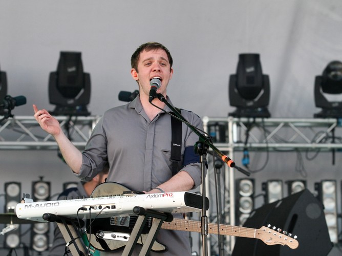 Jonathan Higgs z brytyjską grupą Everything Everything