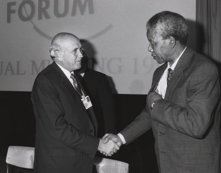 Prezydent de Klerk i Nelson Mandela na szczycie w Davos. Foto: World Economic Forum (licencja CC BY-SA 2.0)
