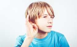 Rośnie liczba osób z niedosłuchem, także wśród dzieci