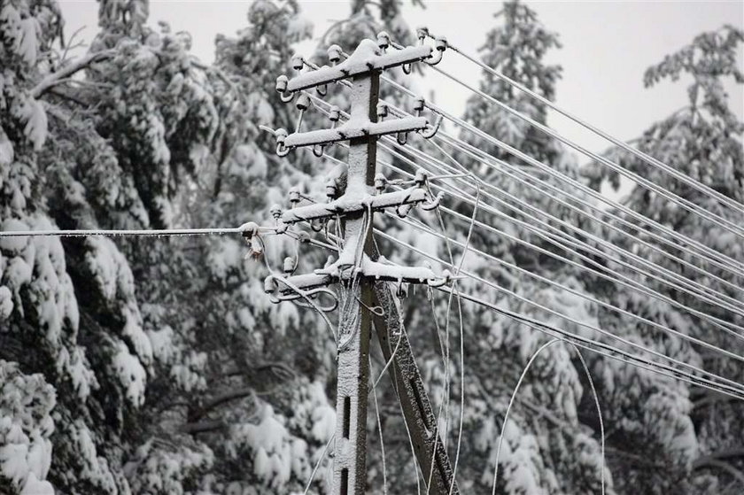 Przewody oblodzone. Energetycy nie nadążają