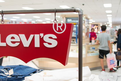 Levi's ma kłopoty. Akcje najniżej od debiutu z powodu jednej rekomendacji