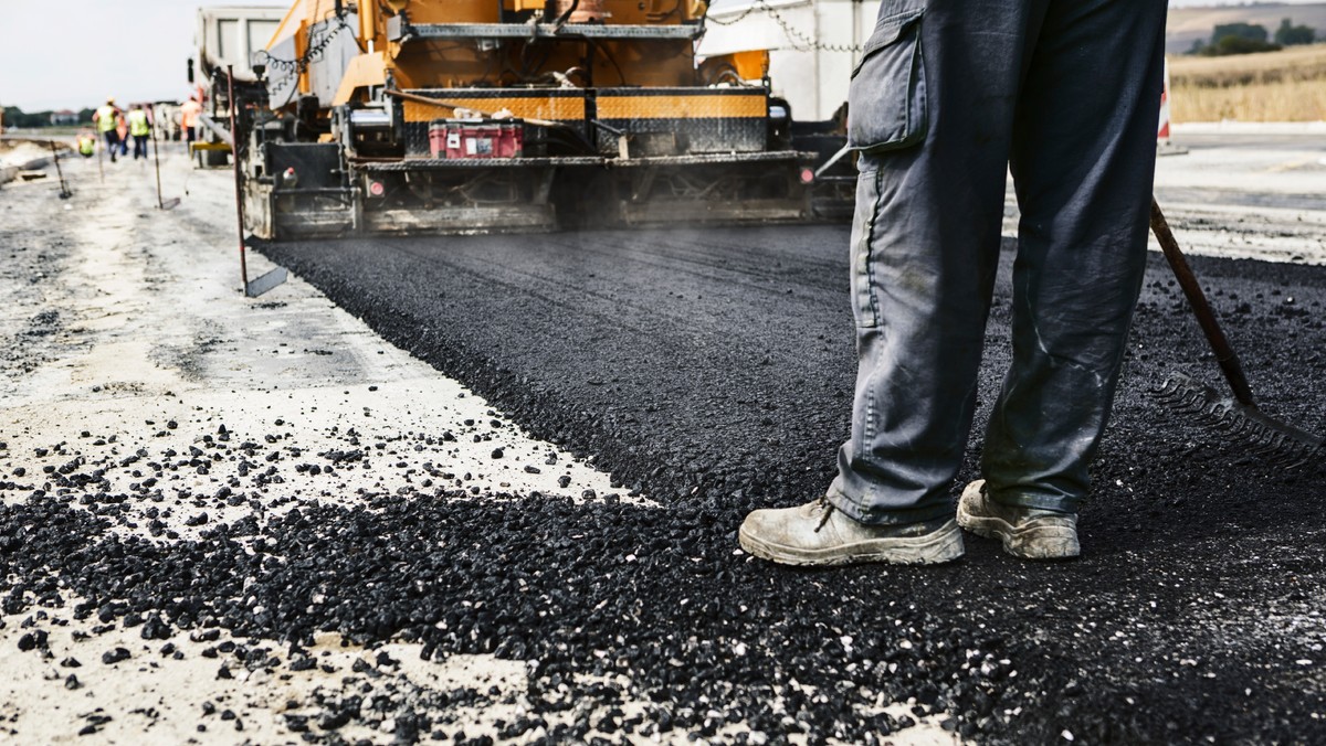 Ponad 17 mln zł kosztował remont ulic Krakowskiej i Rymanowskiej w Sanoku na Podkarpaciu. Trasy te są częścią drogi krajowej nr 28. W ramach inwestycji wymieniono nawierzchnię ulic, wyremontowano też kanalizację deszczowa.