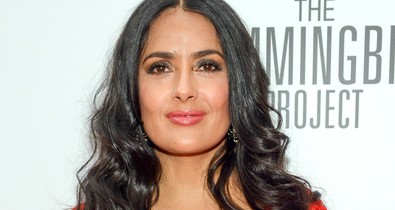 Salma Hayek nagyon extrém hajszínre váltott új filmje kedvéért