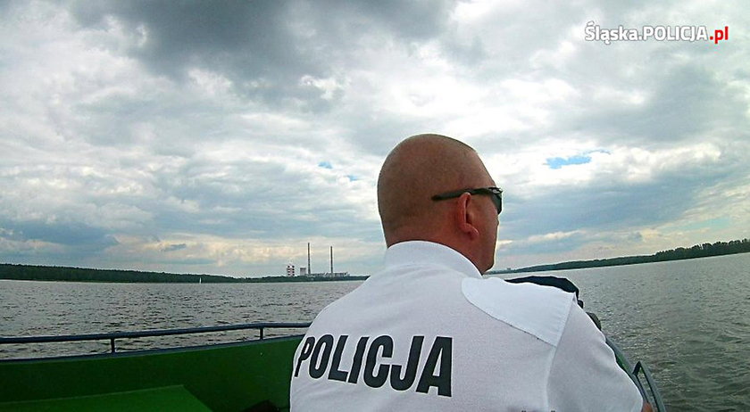 Dąbrowa Górnicza. Patrol policyjny uratował topiącą się sarenkę