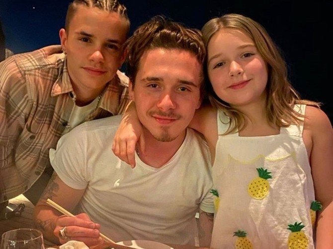 Romeo, Bruklin i Harper Bekam