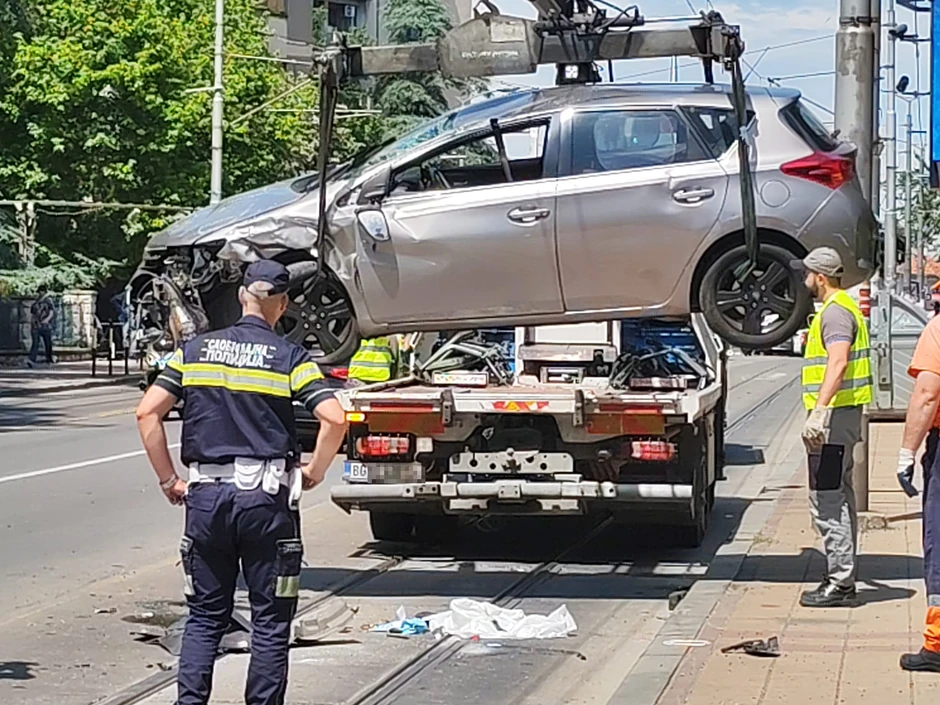 Prevrnut automobil u Požeškoj kod Doma zdravlja