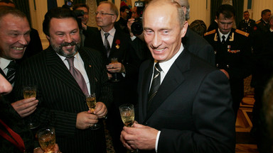 "Władza, pieniądze i... Putinka". Tak szef Kremla dorobił się na nędzy Rosjan. Śledztwo ujawniające kulisy imperium Putina. Cz. 1