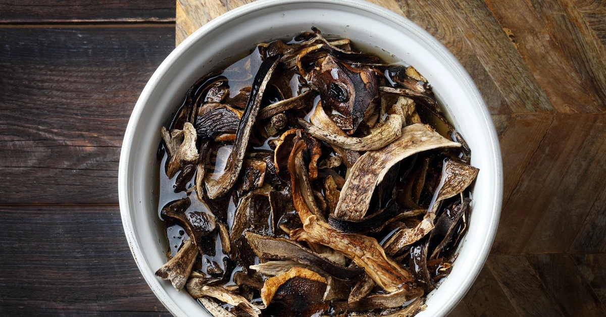 Ile gotować grzyby na farsz do pierogów? Ten błąd pozbawi je smaku