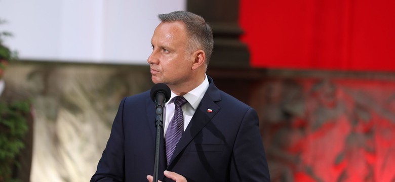 "Durnie i zdrajcy". Prezydent tłumaczy, o kim mówił