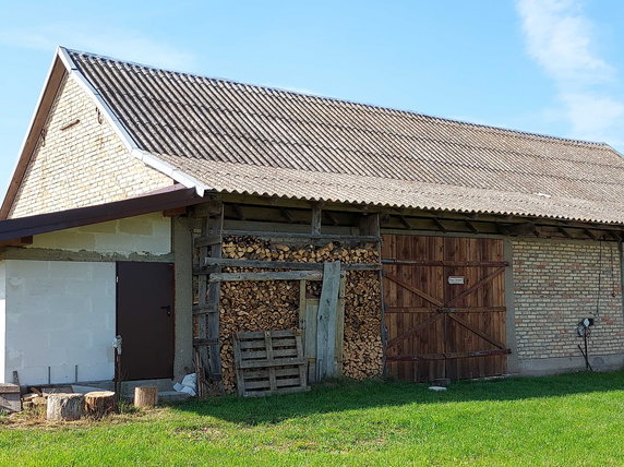 Suszenie drewna we wsi Barszczewo