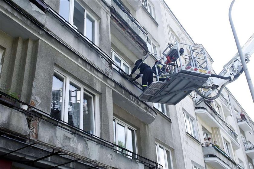 balkon, spadł, samochody, ludna