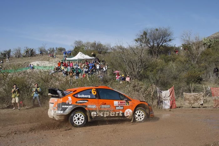 Rajd Meksyku 2010: Sébastien Loeb ucieka, Mikko Hirvonen walczy o awans (relacja z 2. etapu)