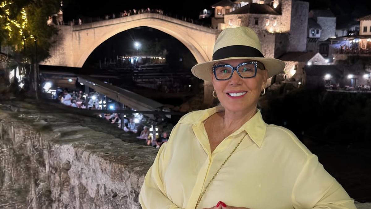 Lepa Brena