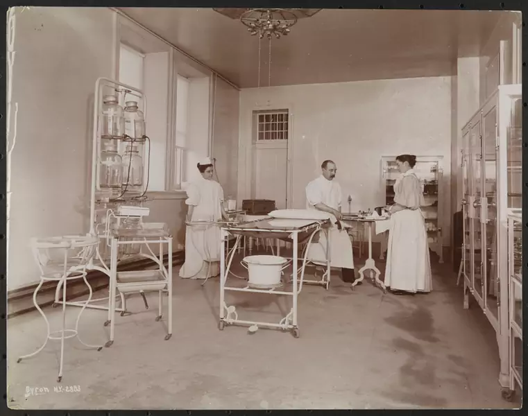 Personel medyczny znęcał się nad pacjentkami, które wiedziały, że w ich opowieści i tak nikt nie uwierzy Fot. Museum of the City of New York/Byron Collection