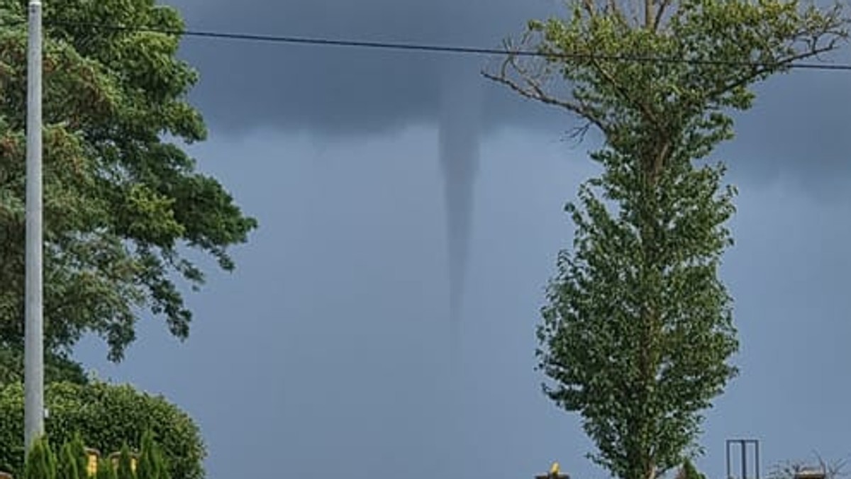 Pomorskie. Zalążek trąby lądowej nad gminą Gniew