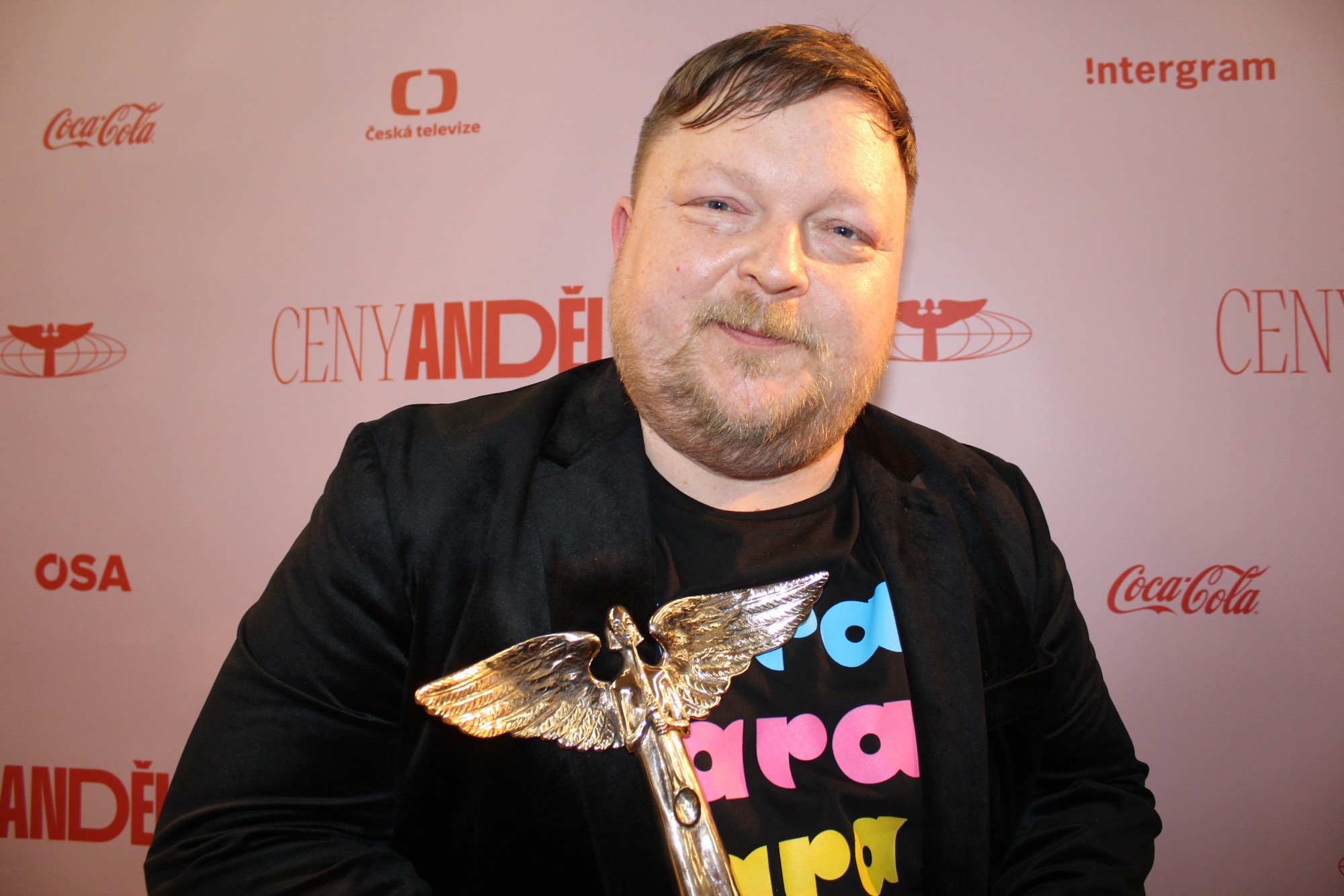 Tomáš Šedivý alias Lasky zo slovenskej skupiny Para s cenou za najlepší slovenský album počas 34. ročníka odovzdávania výročných cien Českej hudobnej akadémie Anděl Coca – Cola 2024.